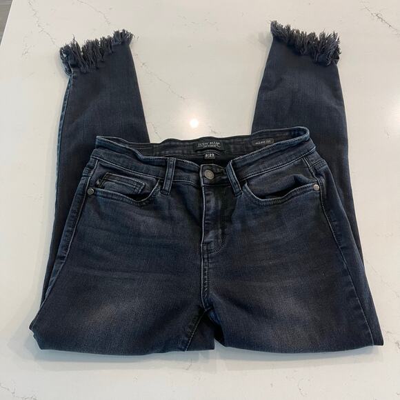 Judy Blue Skinny Jeans Black with Raw Hem Size 5 /27 - Picture 3 of 9